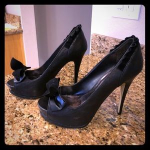 Leather Bow Heel pumps size 9 *SOLD*